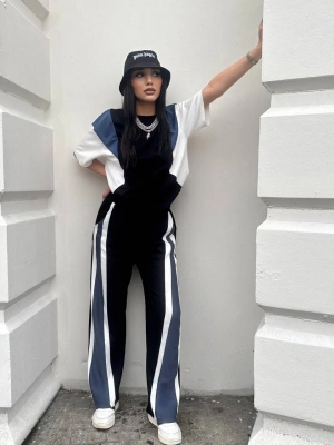 Renk Bloklu Oversize Tişört ve İspanyol Paça Eşofman Takımı