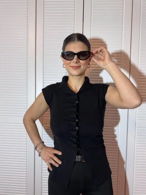 Dik Yaka Fırfır Detaylı Kolsuz Bluz