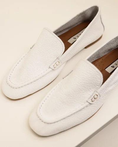 Hakiki Deri Kadın Abay Beyaz Saraçlı Babet