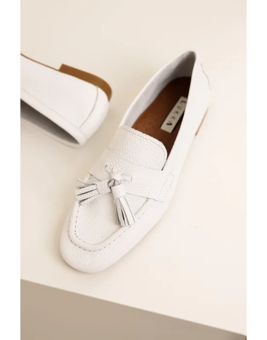 Hakiki Deri Kadın Adeen Beyaz Ponponlu El yapımı Babet