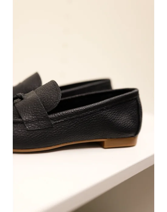 Hakiki Deri Kadın Siyah Adeen Ponponlu El yapımı Babet