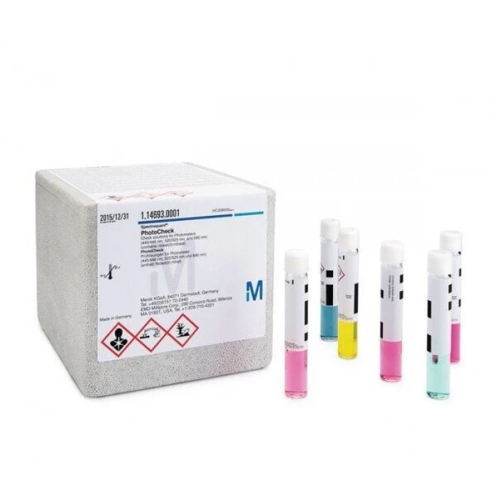 114693.0001 Photocheck, Son Derece Stabil Renkli Çözeltilerden Oluşan Bütün Bir Settir. Birincil Standartlarla (Nıst Standartları) Kontrolleri Gerçekleştirilen Bir Referans Spektrofotometrede Yapılan Kontroller Bu Doğrulama Çözeltilerinin Uluslarlararası