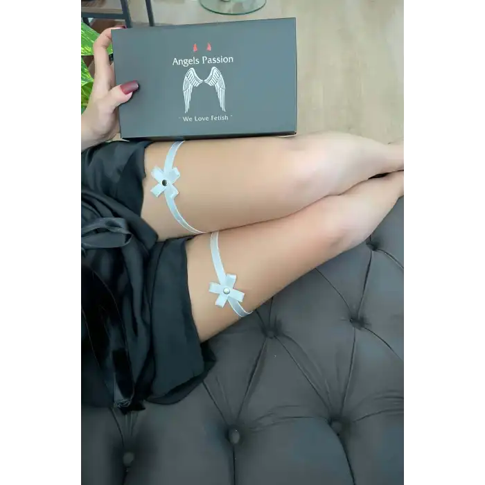 Beyaz Çiçek Detaylı Şık Elastik Bacak Bandı - APFT528