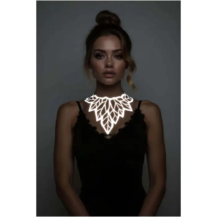 Beyaz Reflektörlü Büyük Yaprak Choker Kolye, Tarz Lazer Kesim Kolye - APFT1417