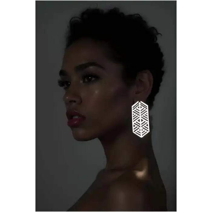 Beyaz Reflektörlü Modern Geometrik Küpe, Şık Lazer Kesim Küpe - APBJ015