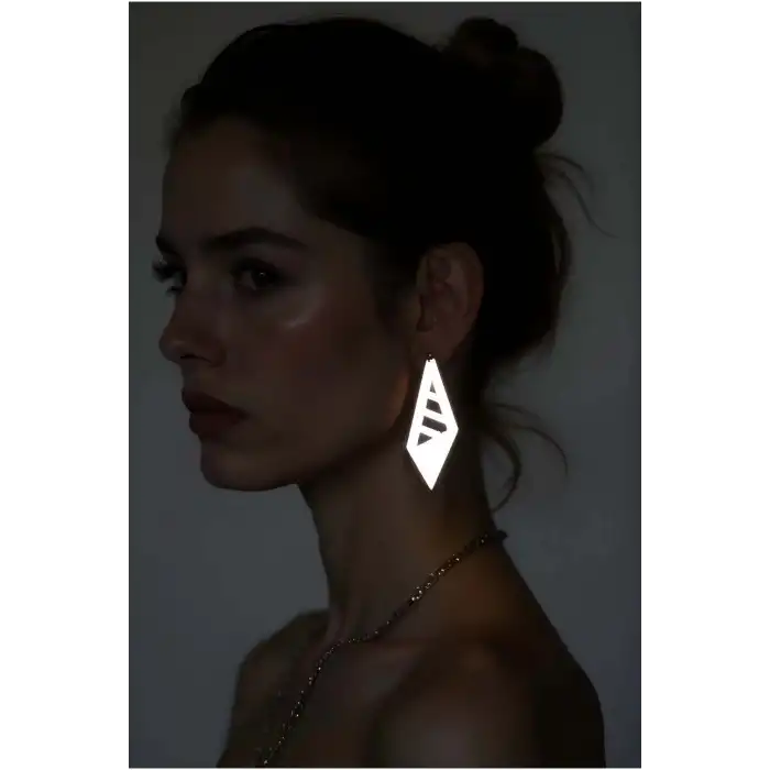 Beyaz Reflektörlü Prizma Küpe, Şık Lazer Kesim Küpe - APBJ011