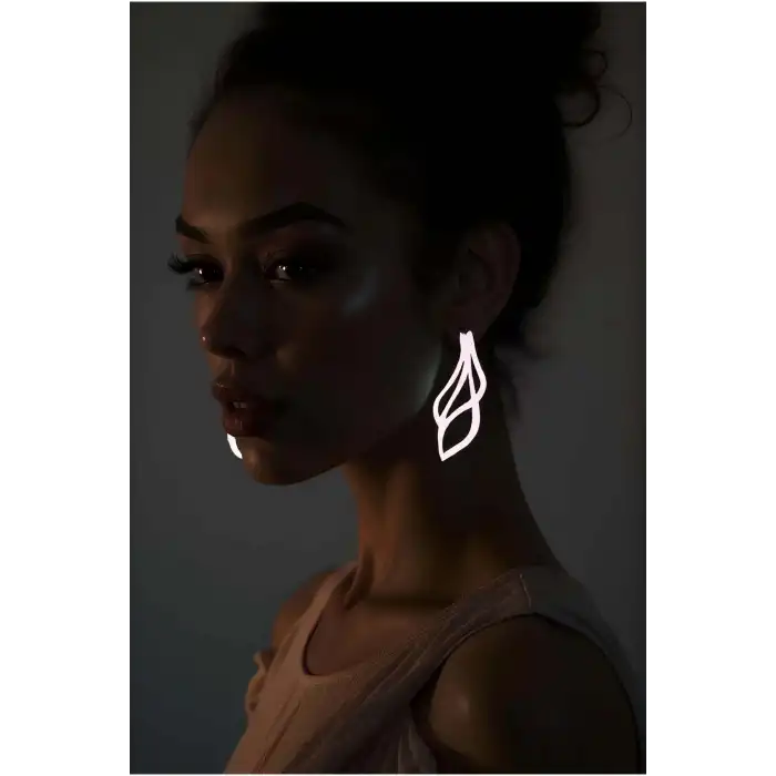 Beyaz Reflektörlü Sallantılı Küpe, Şık Lazer Kesim Küpe - APBJ001