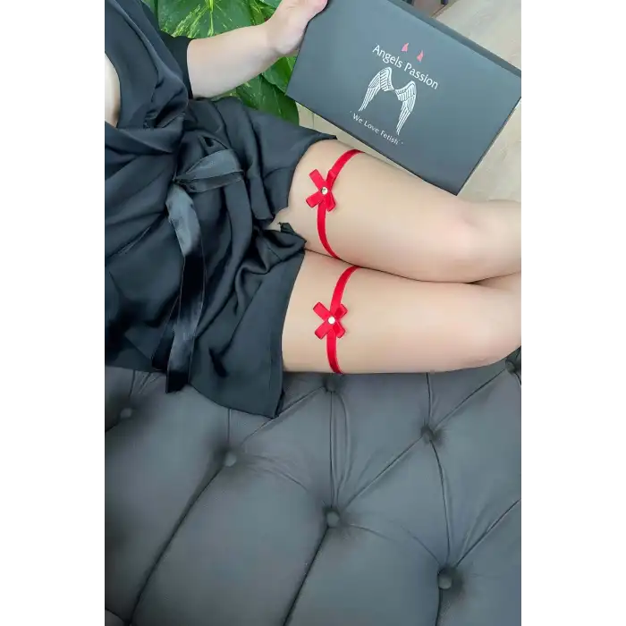 Kırmızı Çiçek Detaylı Bacak Bandı