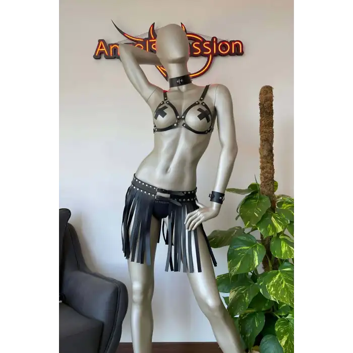 Püsküllü Etek, Deri Büstiyer ve Tasma Takım