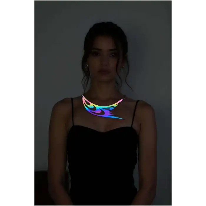 Rainbow Reflektörlü Kuş Kanadı ve Göz Detaylı Choker Kolye, Şık Lazer Kesim Kolye - APFT1414
