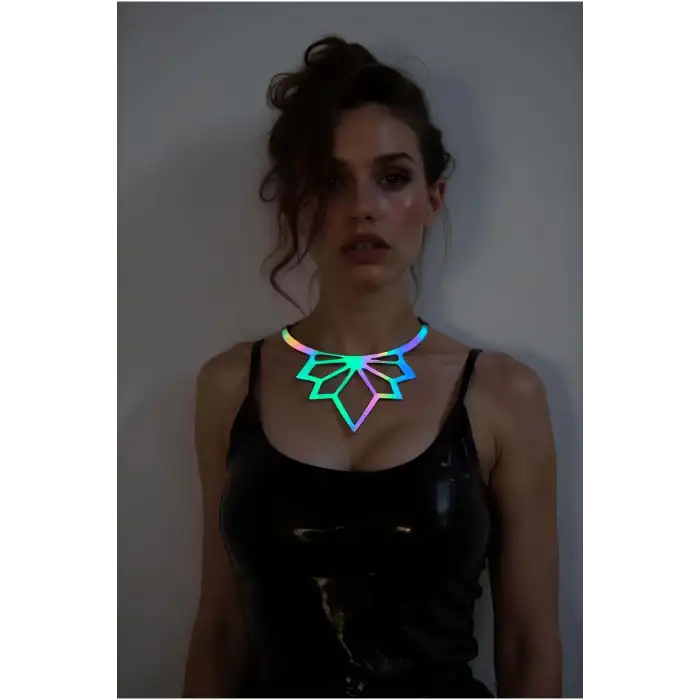 Rainbow Reflektörlü Lotus Choker Kolye, Şık Lazer Kesim Kolye - APFT1416