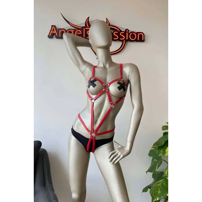 Vücudu Saran Kırmızı Deri Body Harness