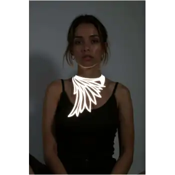 Beyaz Reflektörlü Büyük Kuş Kanadı Choker Kolye, Tarz Lazer Kesim Kolye - APFT1418