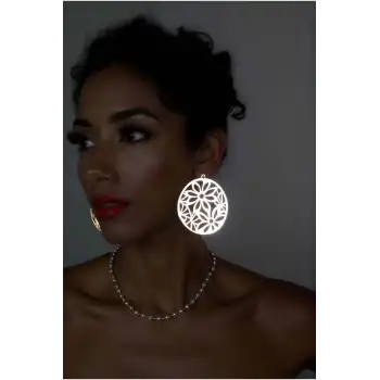 Beyaz Reflektörlü Çiçek Küpe, Şık Tasarım Lazer Kesim Küpe - APBJ023