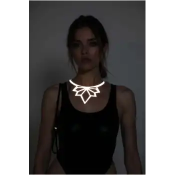 Beyaz Reflektörlü Lotus Choker Kolye, Şık Lazer Kesim Kolye - APFT1416