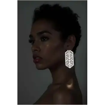 Beyaz Reflektörlü Modern Geometrik Küpe, Şık Lazer Kesim Küpe - APBJ015