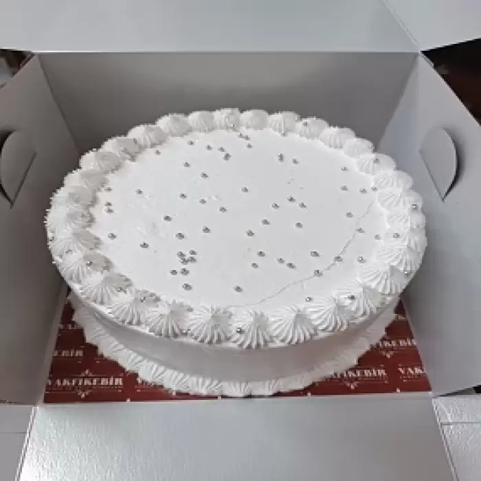 Sade Görünümlü Beyaz Pasta