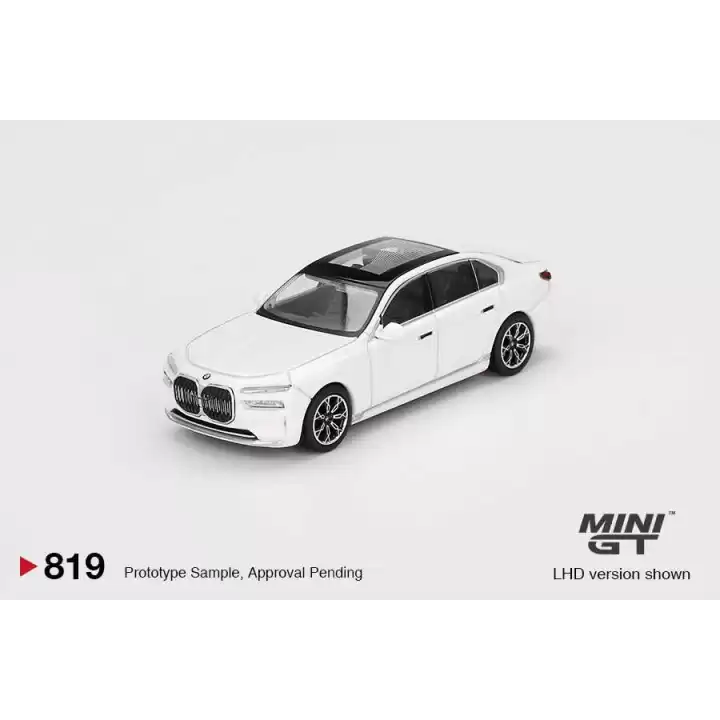 Mini GT 1/64 BMW i7 xDrive60 Mineral White MGT00819
