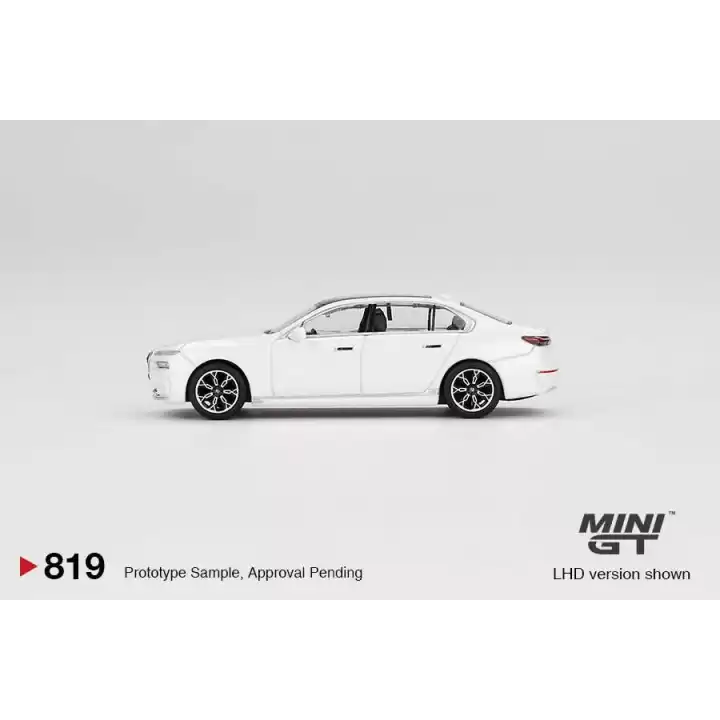 Mini GT 1/64 BMW i7 xDrive60 Mineral White MGT00819