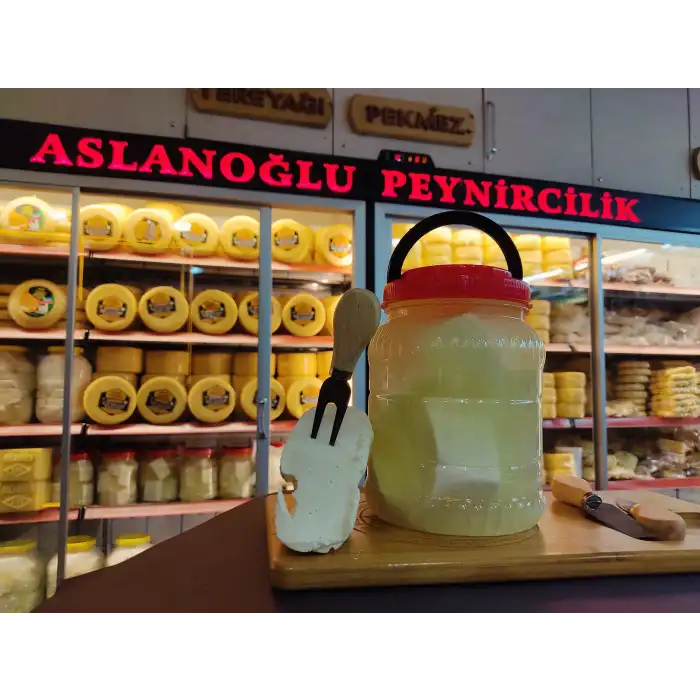 Kars Köy Tipi Yağlı Peynir Net 1kg