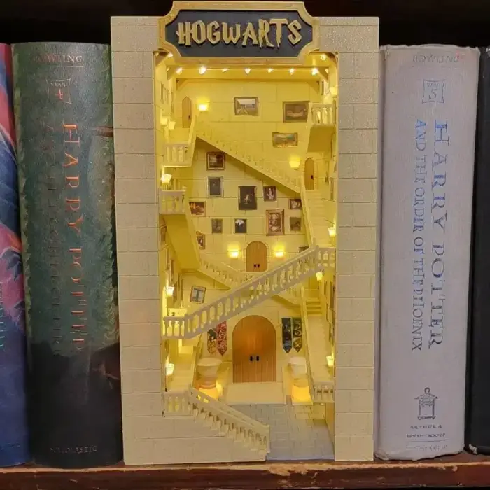 Book Nook Kitap Tutucular