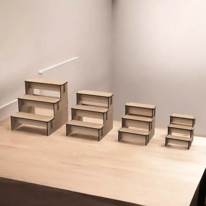 Multi-Step 3 Katlı Ahşap MDF Teşhir Standı Serisi (4 Farklı Boy)