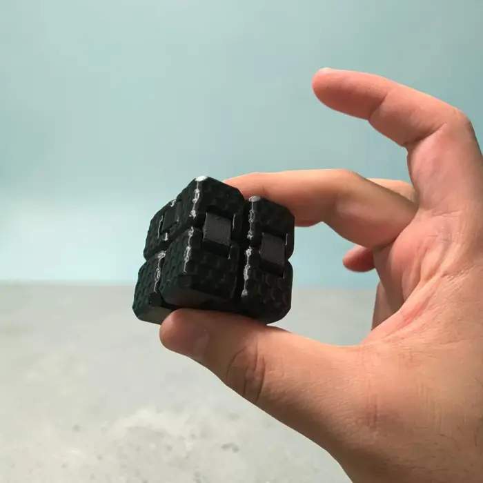 Sonsuz Stres Küpü Infinity Cube - Parmak Egzersiz ve Odaklanma Aparatı
