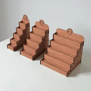 Penta-Step 5 Katlı Ahşap MDF Teşhir Standı Serisi (3 Farklı Genişlik)