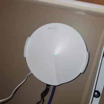 TP-Link Deco M9 Plus AC2200 Uyumlu Duvar Askı Standı - Beyaz Montaj Aparatı