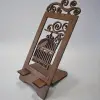 Ahşap MDF Telefon Standı – Kafes Figürlü Dekoratif Model (8.5x17.5 cm)