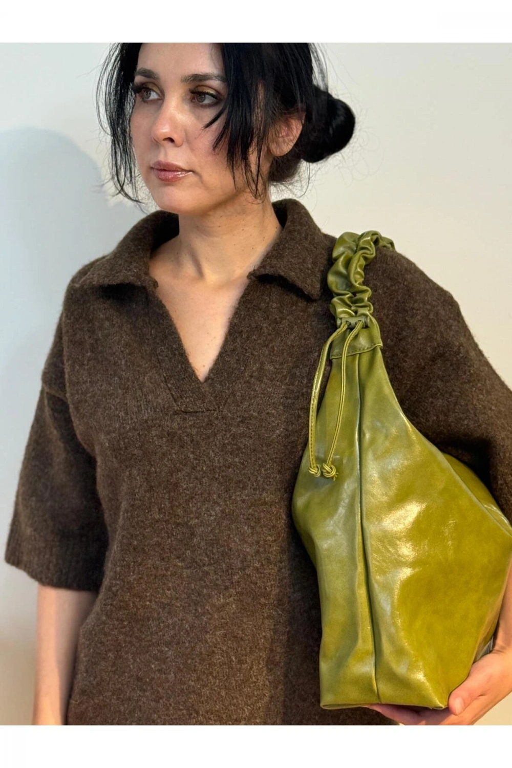 Pera Rugan Suni Deri Ayarlanabilir Büzgü Askı Detaylı Omuz Çantası