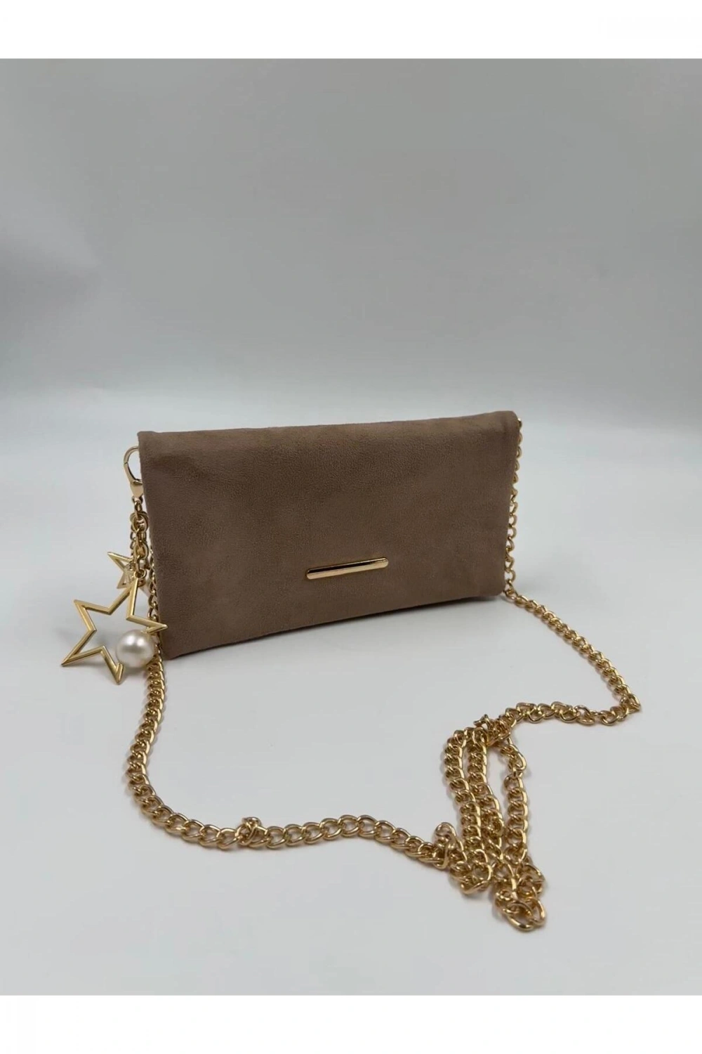 Kadın Süet Zincir Askılı Charm Detaylı Clutch Çanta