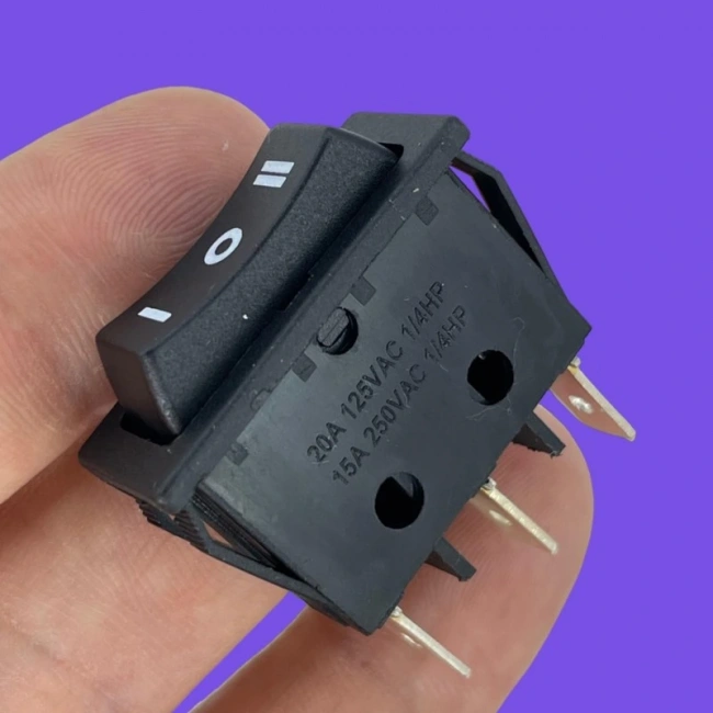 IC-117 Dar Işıksız Yaylı Anahtar MOM-OFF-MOM 3P