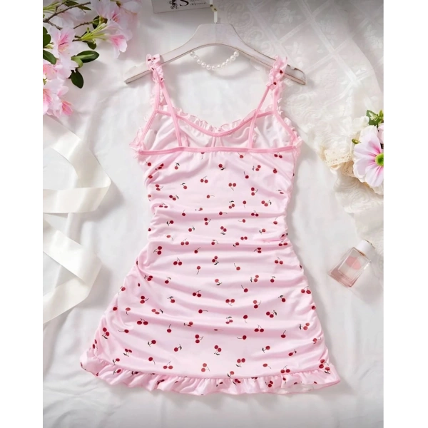 Kadın 2 Parça Pembe Kiraz Baskılı Askılı Fırfırlı Gecelik Tanga Hediyeli