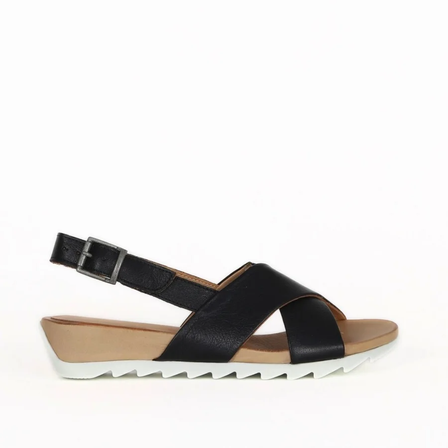 Siyah Deri Kadın Düz Sandalet