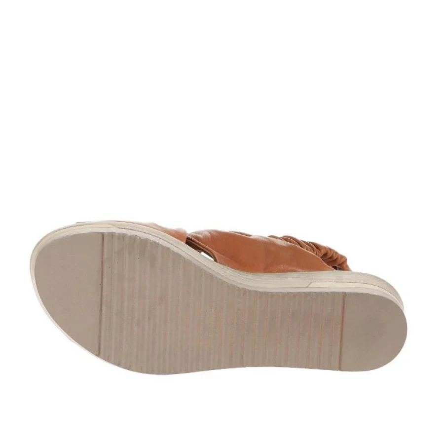Taba Koyu Deri Kadın Dolgu Topuklu Sandalet