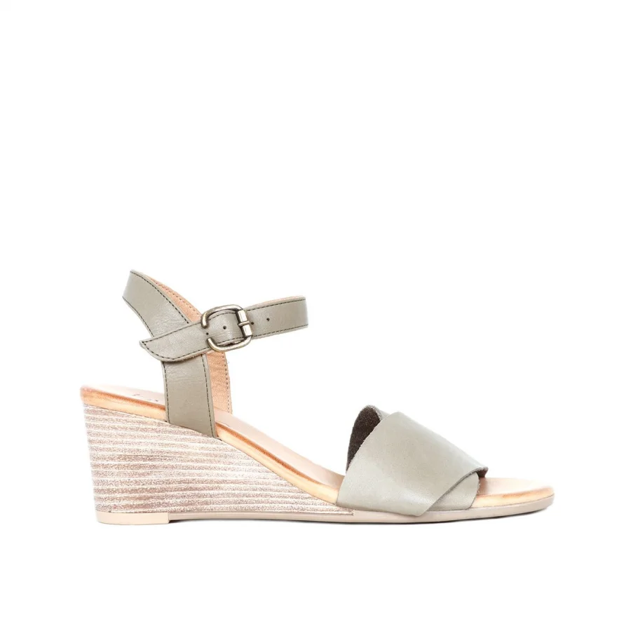 Yeşil Deri Kadın Dolgu Topuklu Sandalet