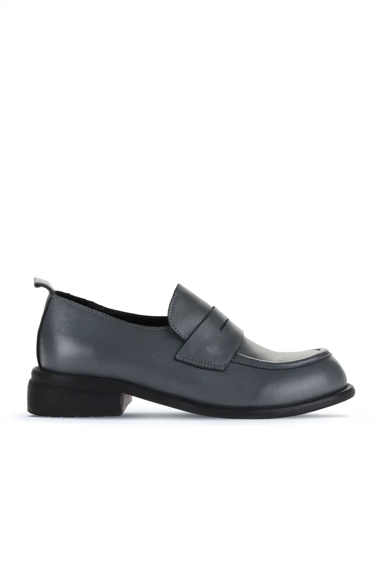 Gri Deri Kadın Loafer