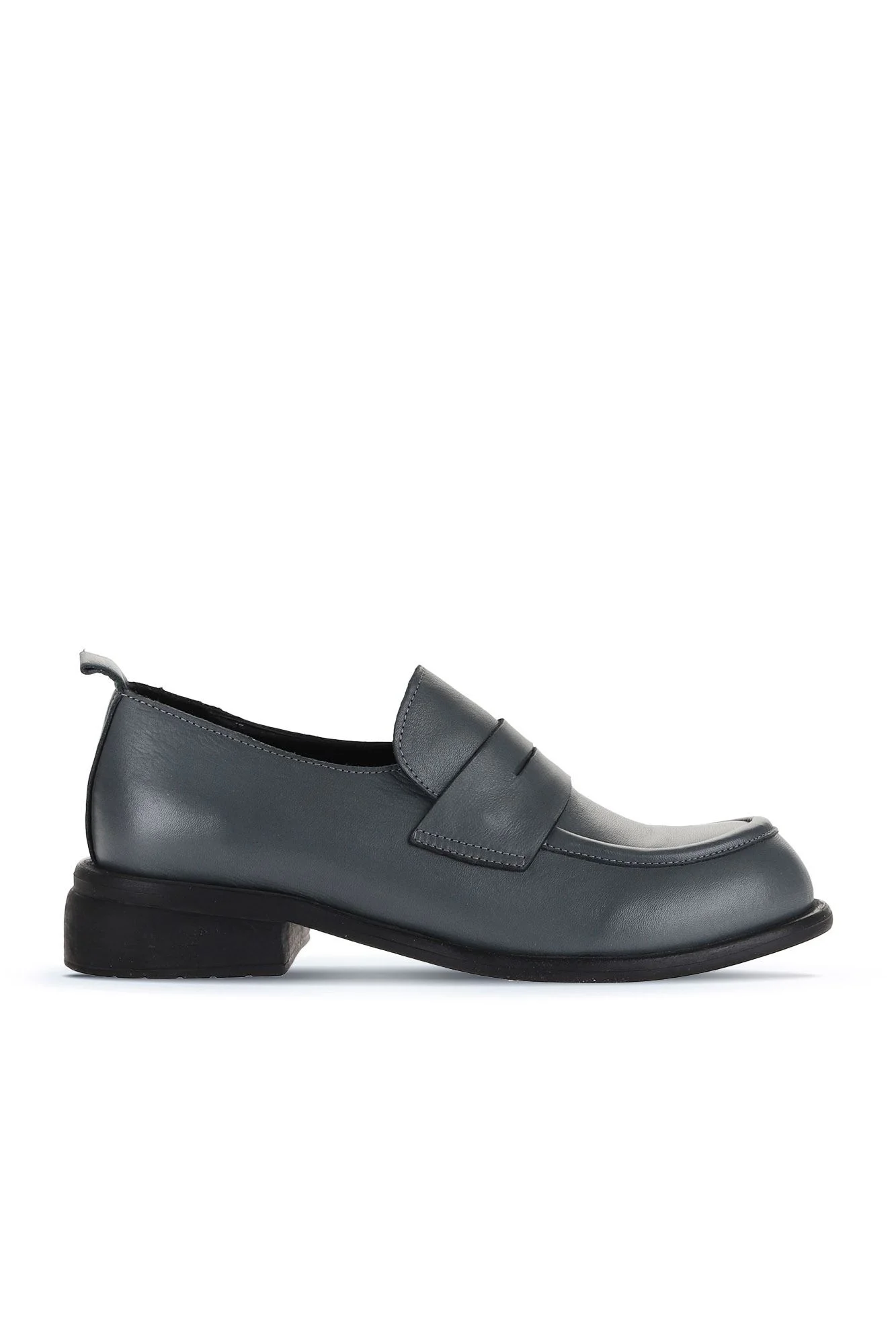 Gri Deri Kadın Loafer