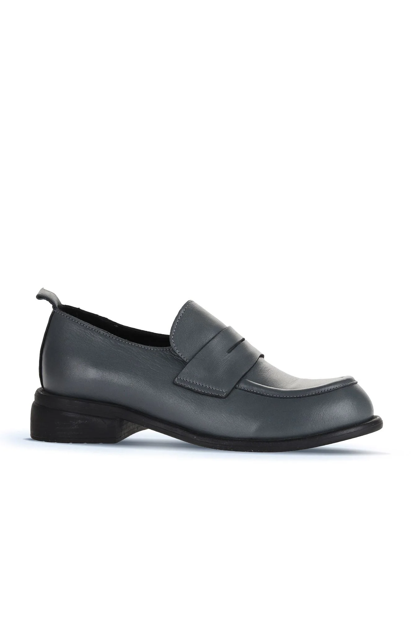 Gri Deri Kadın Loafer