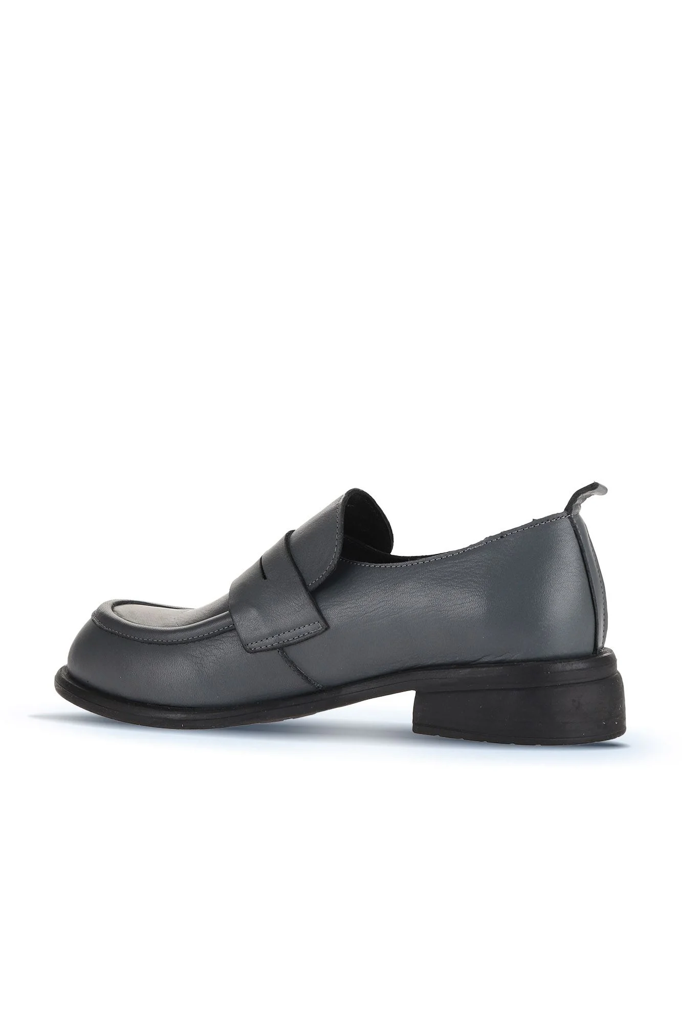 Gri Deri Kadın Loafer