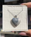 Çift Fotoğraflı İşlemeli Kapaklı Kalp Kolye | Çelik (1.7 cm)