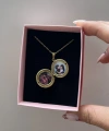 Ön Kapak Yazılı Çift Fotoğraflı Yuvarlak Kapaklı Altın Kolye (1,5 cm)