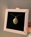 Desenli Kapak Fotoğraflı Oval Kolye (2,3 cm)
