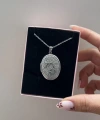 Fotoğraflı ve Yazılı Oval Desenli Kapaklı Kolye (2,3 cm)