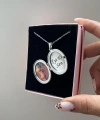 Fotoğraflı ve Yazılı Oval Desenli Kapaklı Kolye (2,3 cm)