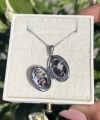 Oval Desenli Minimal Çift Fotoğraflı Kolye I Çelik (1,5 cm)