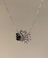 Siyah ve Beyaz Swarovski Kuğu Kolye I Çelik