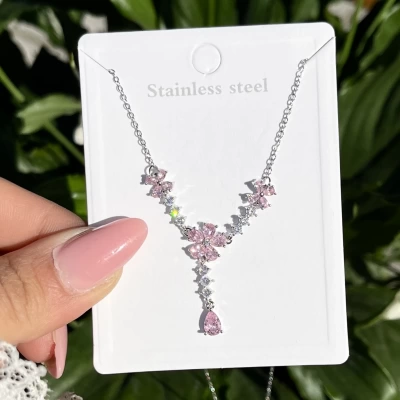 Sallantı Çiçekli Kolye I Beyaz 14K Çelik