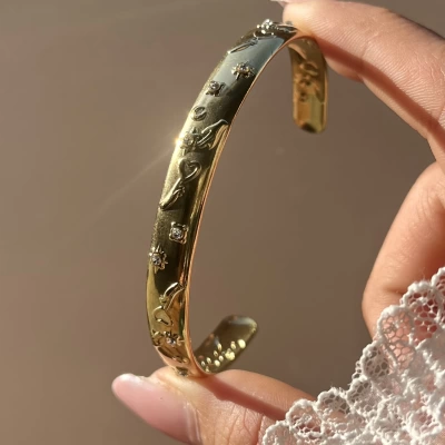 Kalp ve El Detaylı Vintage Kelepçe Bileklik I Çelik